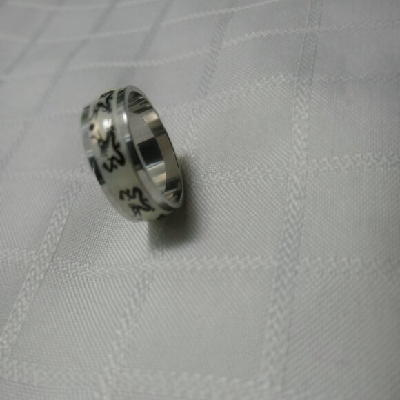 Jewelry - Chinese dragon pattern silver ring